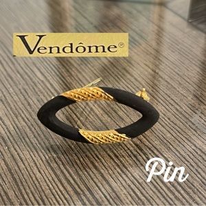 Vintage Vendome Oval / Ellipse Shaped Scatter Pin, Matte & Gold/tone Metal